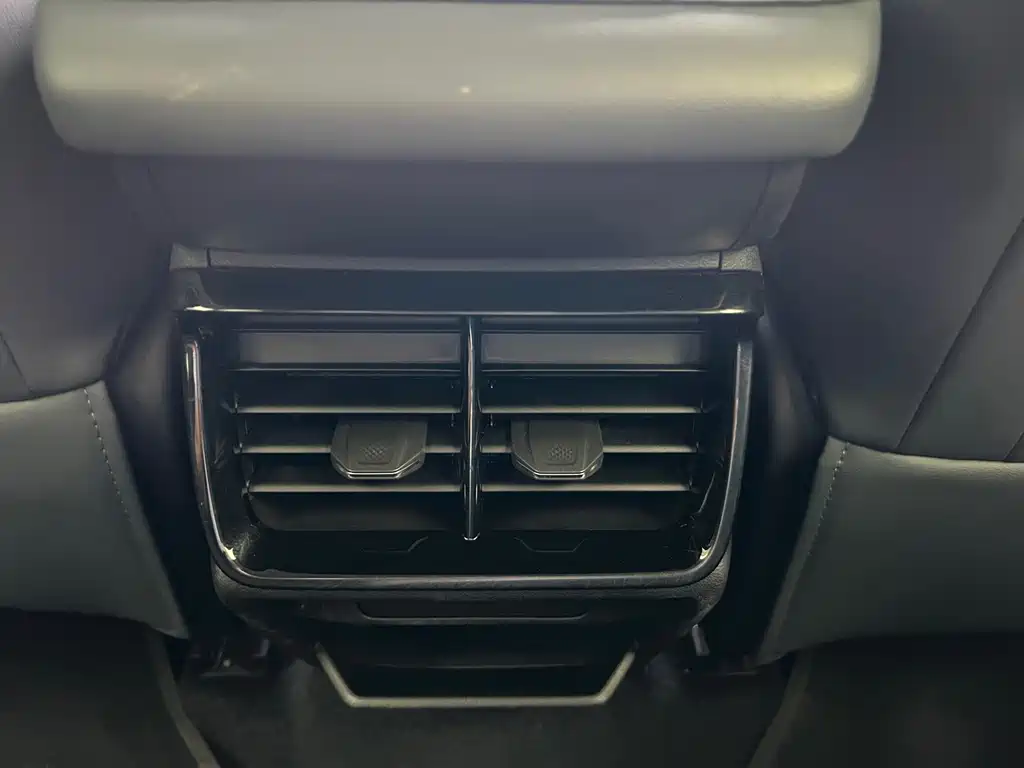 Geely Boyue L — миниатюра 20