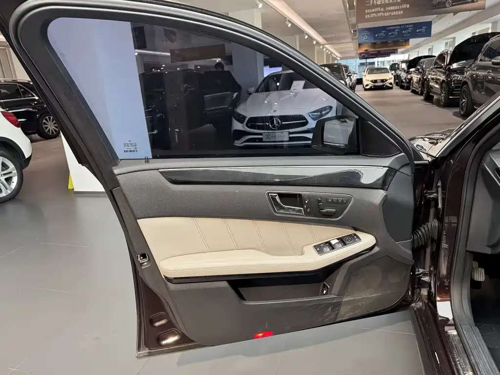 Mercedes-Benz E-Class (Import) — миниатюра 28