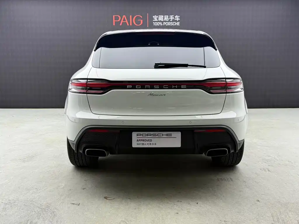 PORSCHE MACAN
