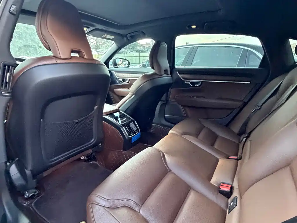 Volvo S90 — миниатюра 11