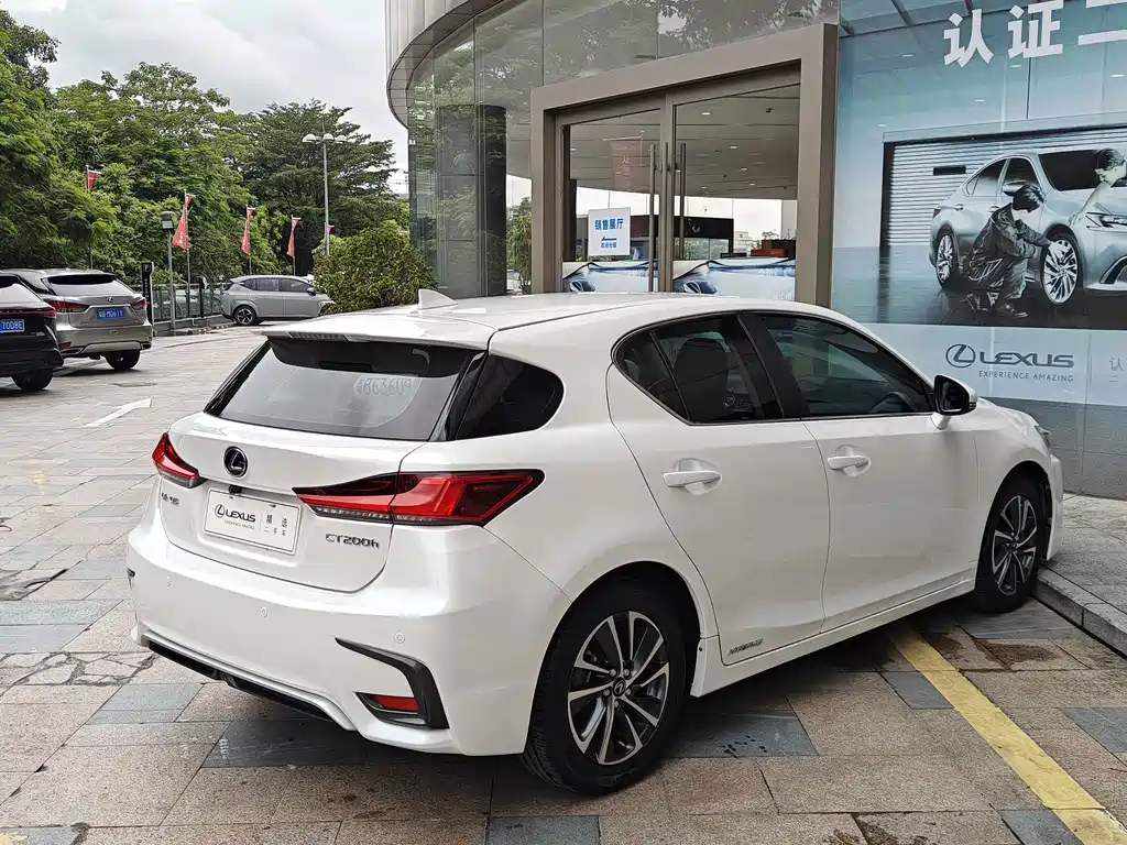 Lexus CT — миниатюра 10