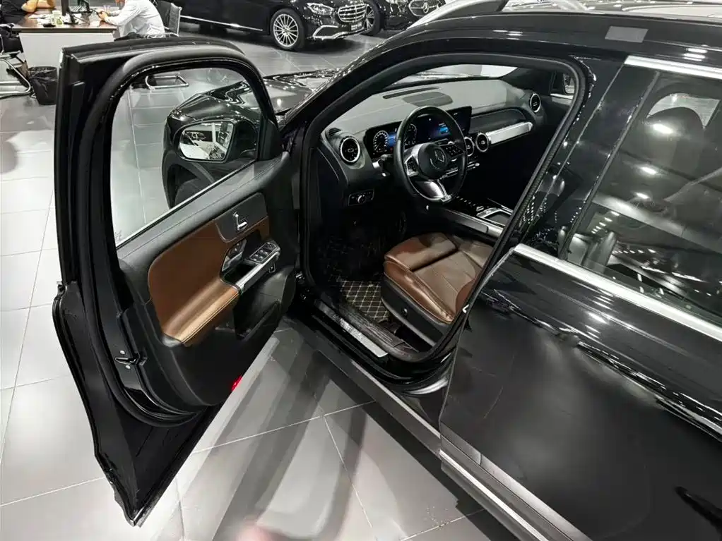 Mercedes-Benz GLB — миниатюра 13