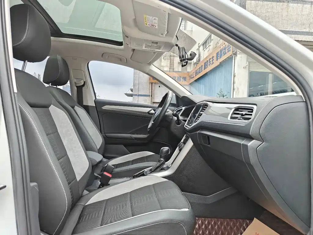 Volkswagen T-Roc — миниатюра 11