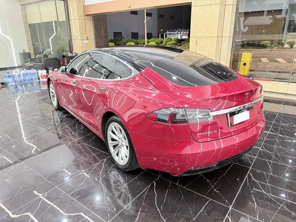 Tesla Model S — миниатюра 6
