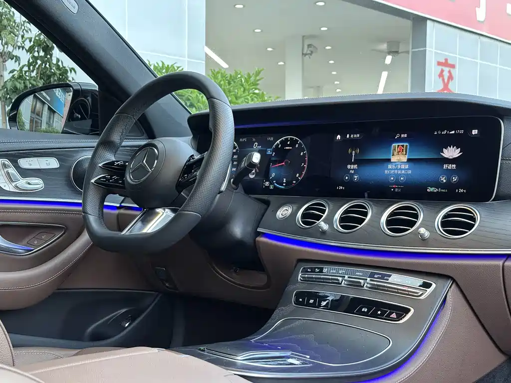 Mercedes-Benz E-Class — миниатюра 8