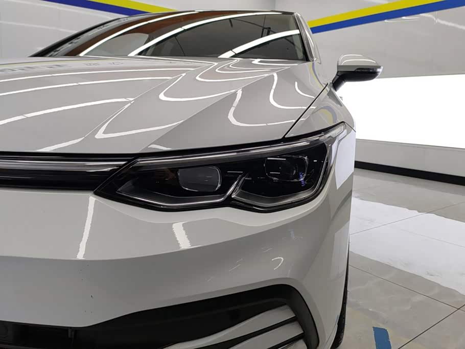 Volkswagen Golf 1.4 л 2022 г. Белый, пробег 23700 км
