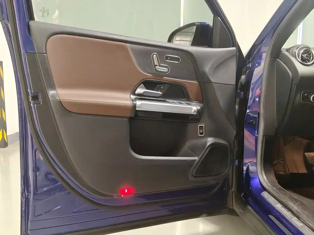 Mercedes-Benz GLB — миниатюра 9
