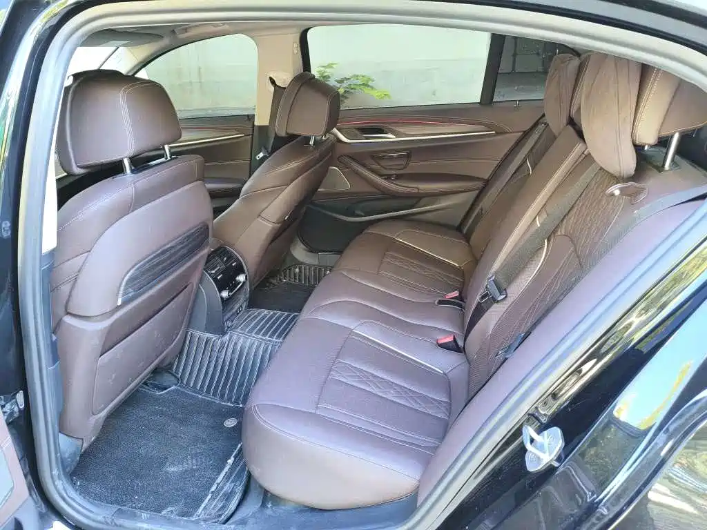 BMW 5 Series — миниатюра 7