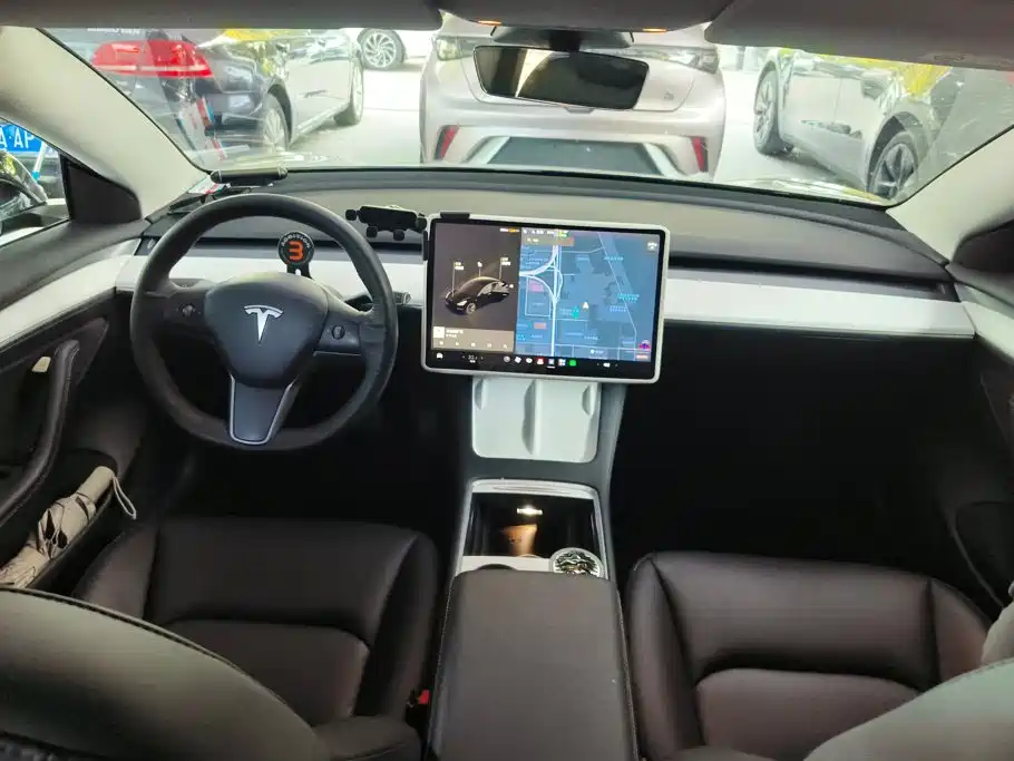Tesla Model 3 — миниатюра 12