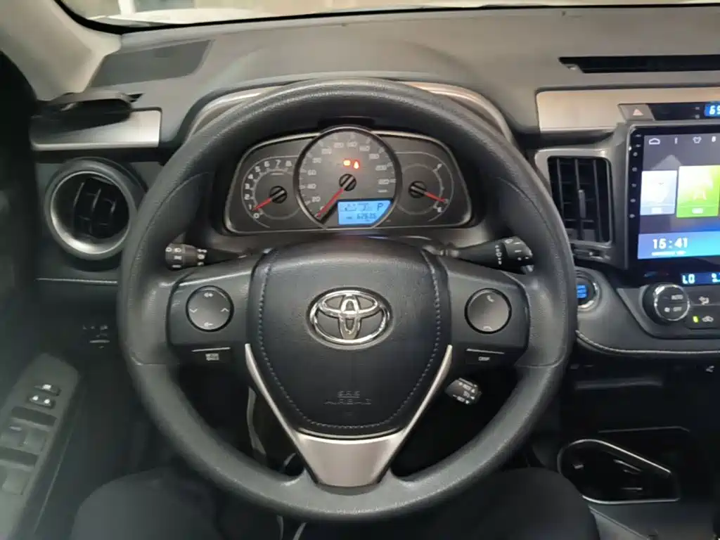 Toyota RAV4 — миниатюра 11