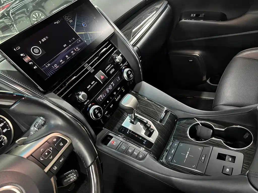 Lexus LM — миниатюра 25
