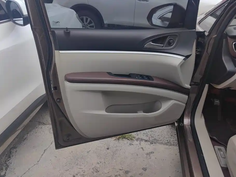 Buick GL8 — миниатюра 7