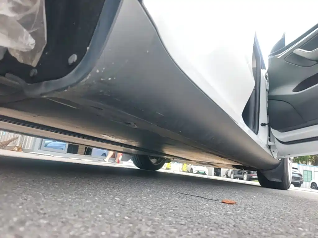 Tesla Model Y — миниатюра 21