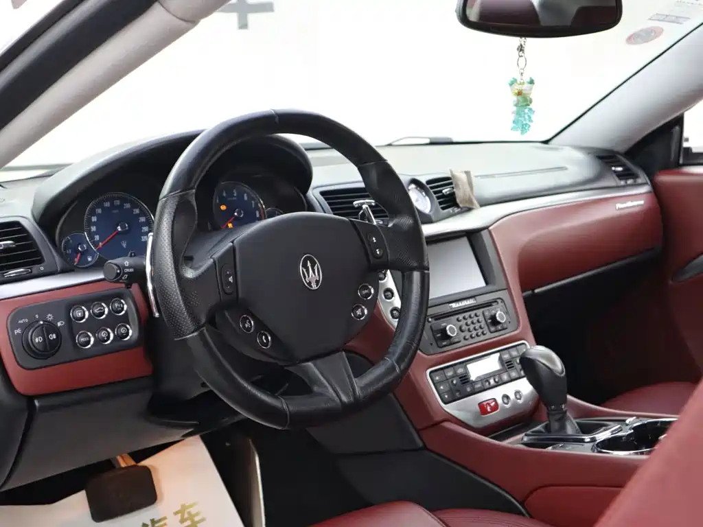 Maserati GranTurismo — миниатюра 7