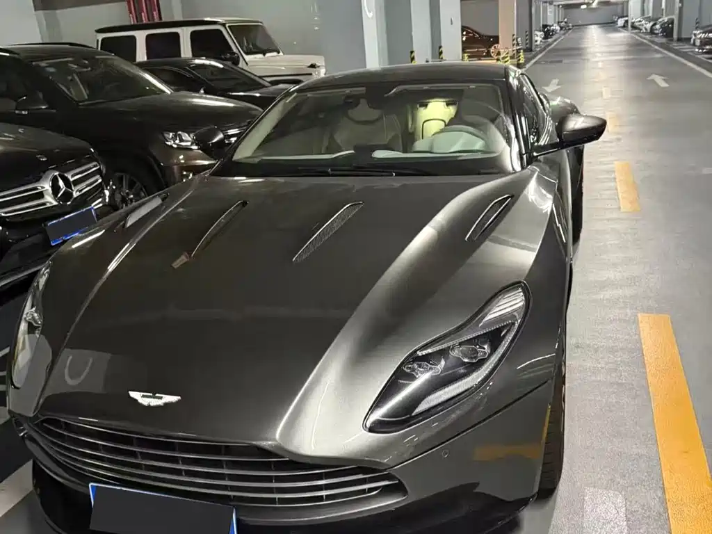 Aston Martin DB11 2017