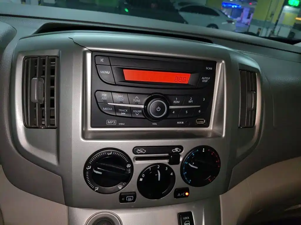 Nissan NV200 — миниатюра 9