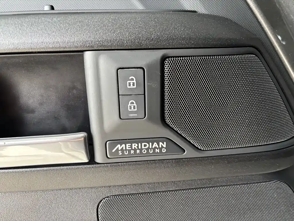 Land Rover Defender — миниатюра 10