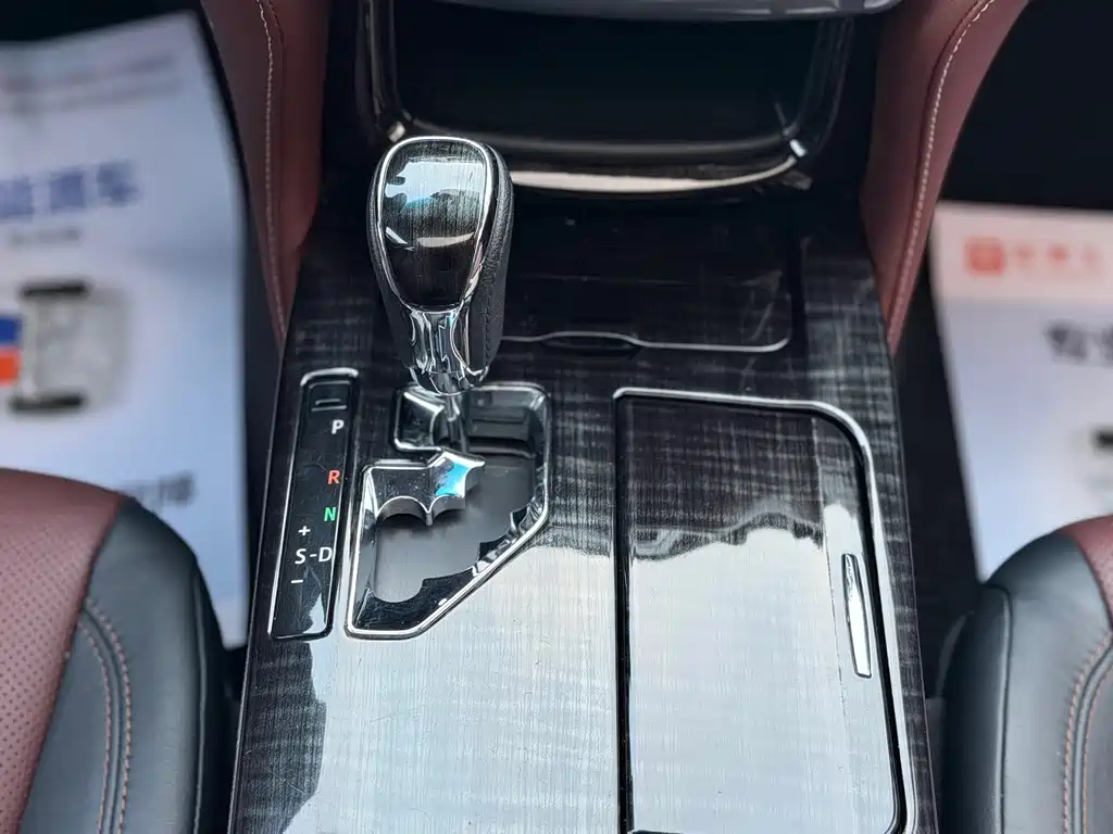 Toyota Crown — миниатюра 11