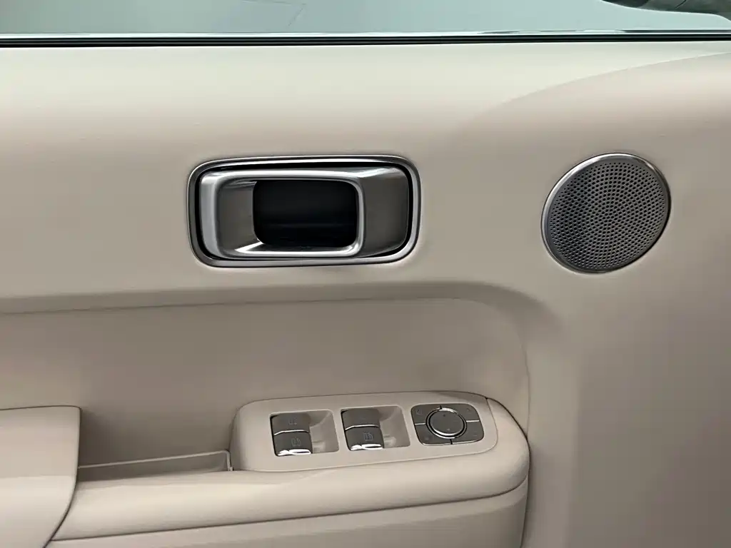Li Auto Li L8 — миниатюра 19
