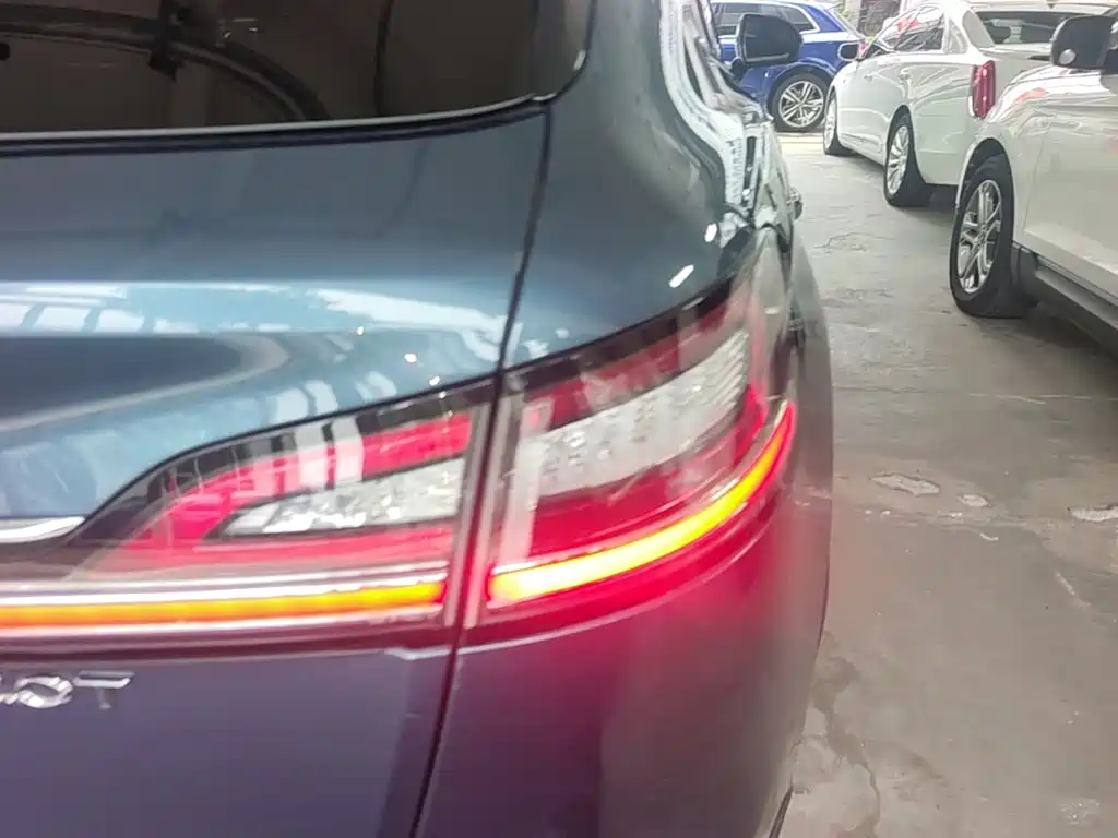 Lincoln Nautilus (Import) — миниатюра 8