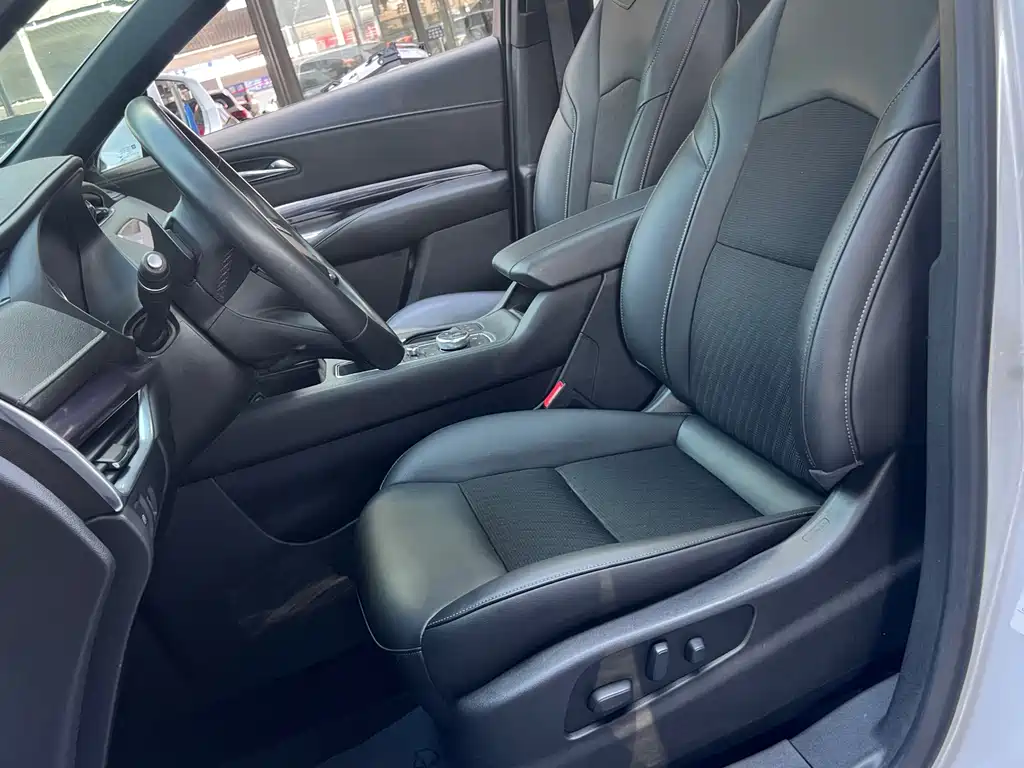 Cadillac XT4 — миниатюра 8