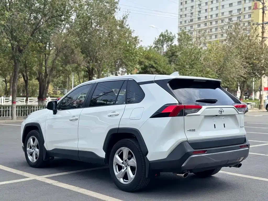 Toyota RAV4 — миниатюра 12