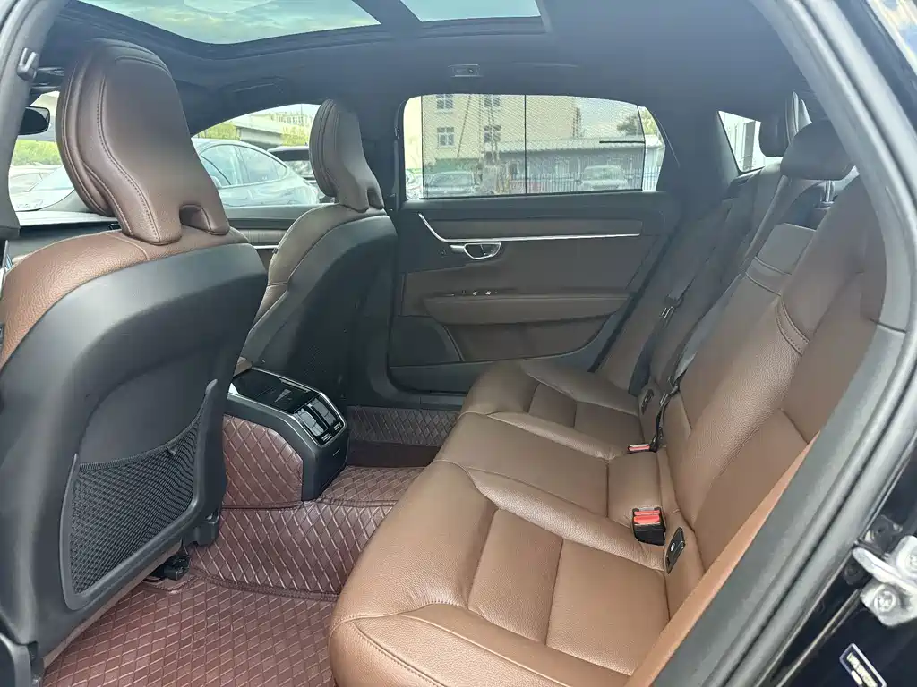Volvo S90 — миниатюра 7