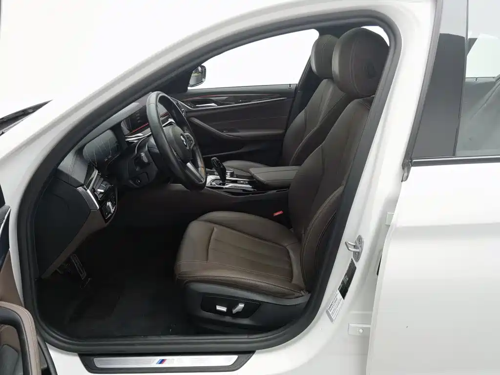 BMW 5 Series — миниатюра 10