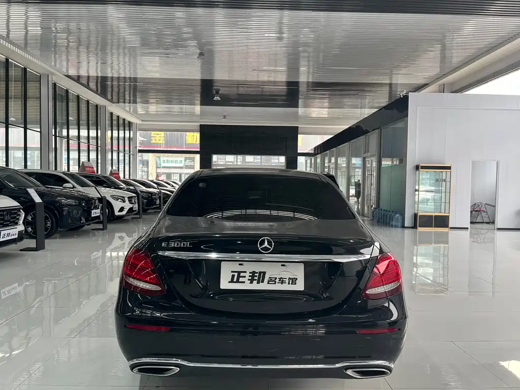 Mercedes-Benz E-Class — миниатюра 4