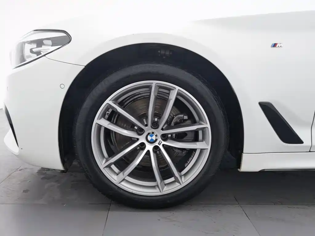 BMW 5 Series — миниатюра 17