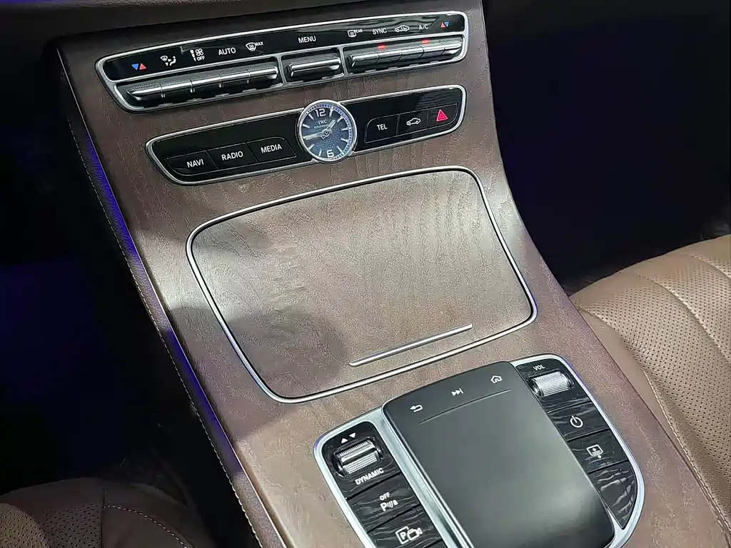 Mercedes-Benz E-Class — миниатюра 14