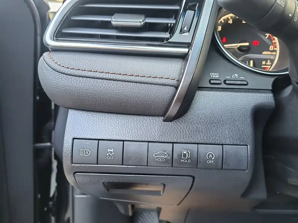 Toyota Camry — миниатюра 14
