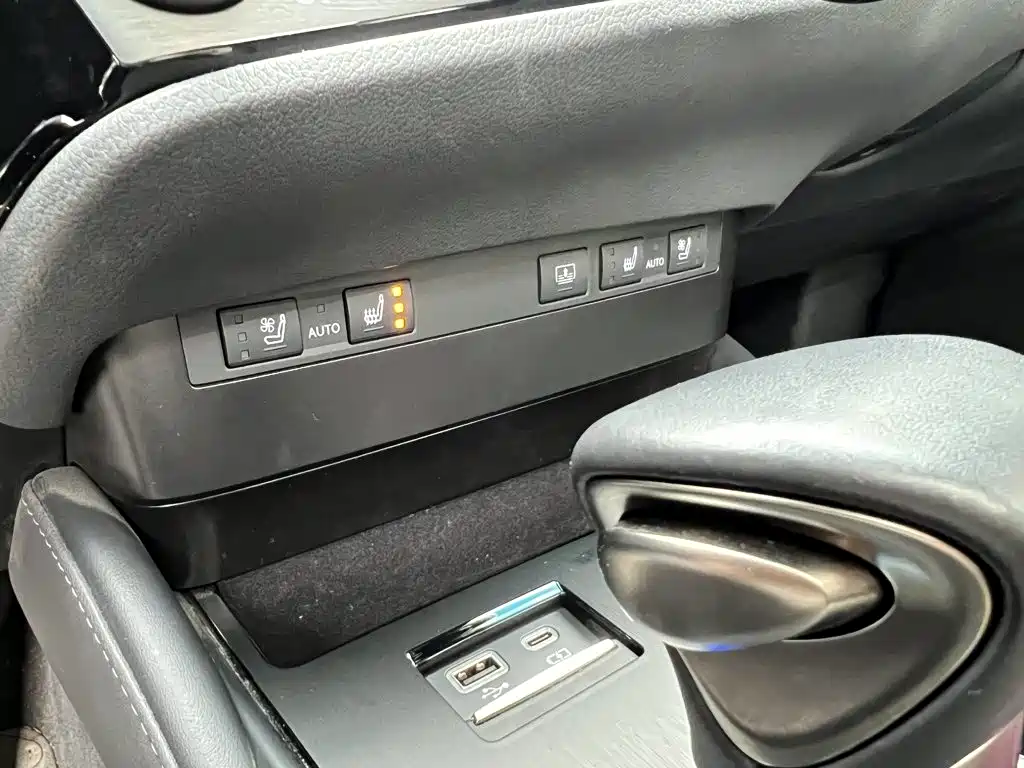 Lexus ES — миниатюра 14