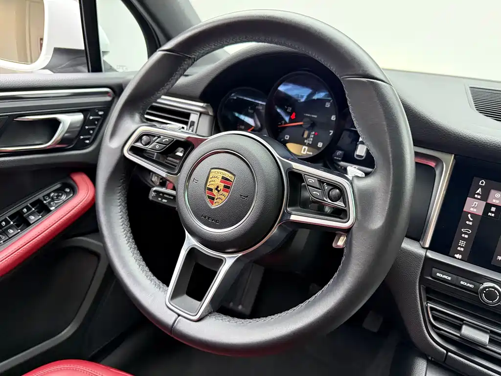 Porsche Macan — миниатюра 14