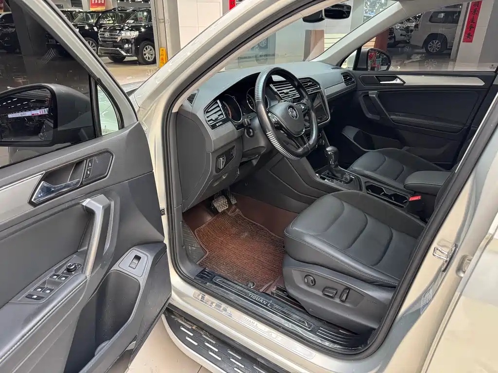 Volkswagen Tiguan L L 2019 330TSI AT Luxury VI