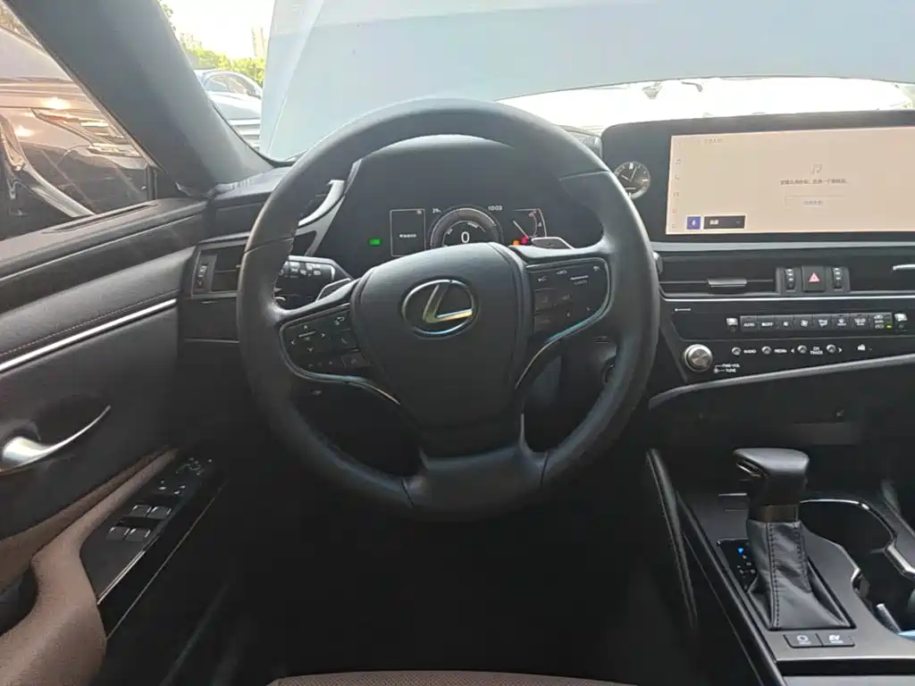 Lexus ES — миниатюра 11