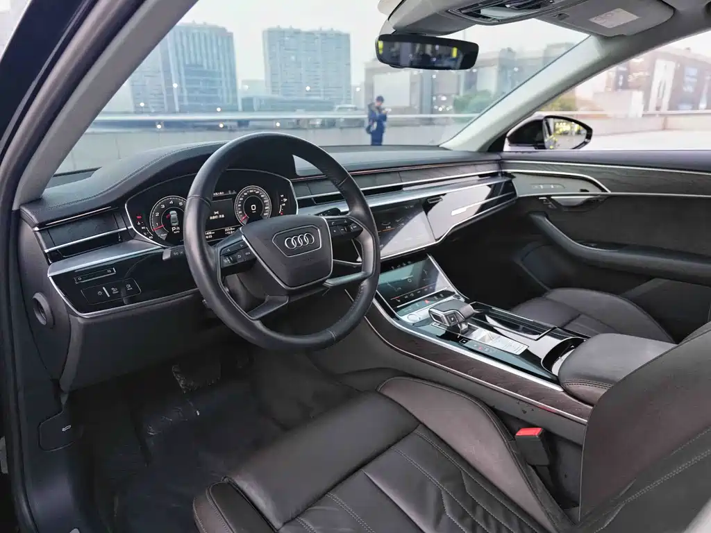AUDI A8