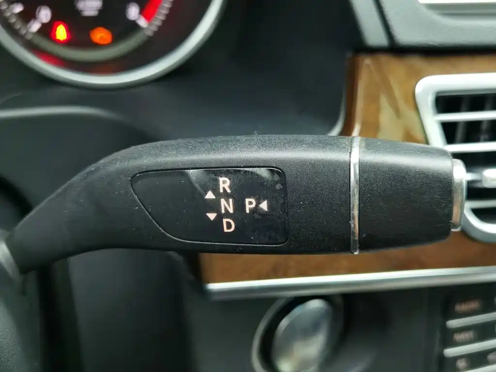 Mercedes-Benz E-Class — миниатюра 13