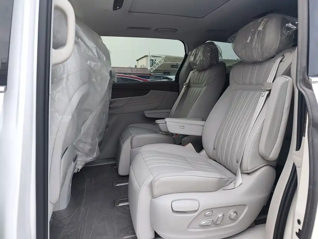 Roewe iMAX8 New Energy — миниатюра 7