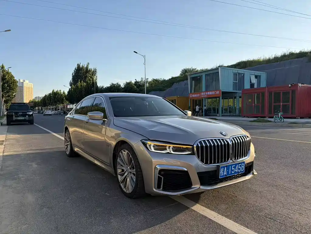 BMW 7 Series — миниатюра 3