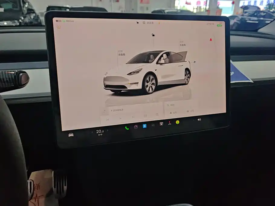 Tesla Model Y — миниатюра 13