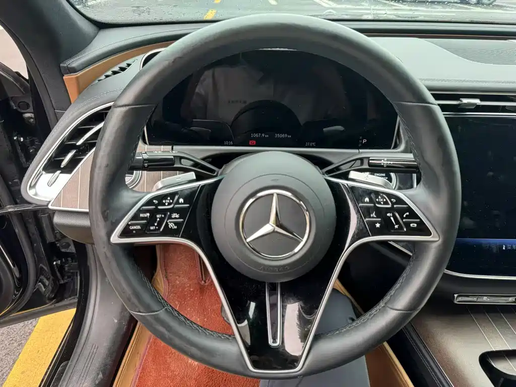 Mercedes-Benz E-Class — миниатюра 5