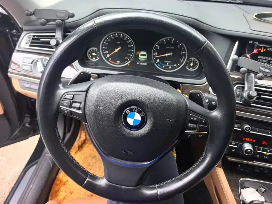 BMW 7 Series — миниатюра 15