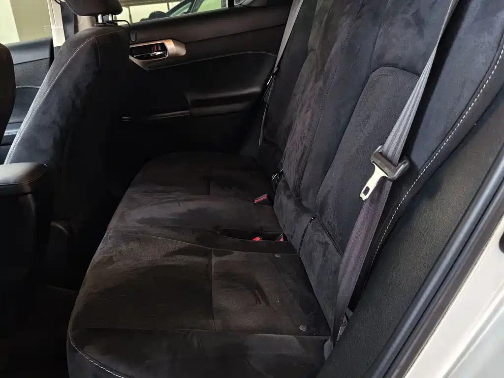 Lexus CT — миниатюра 14