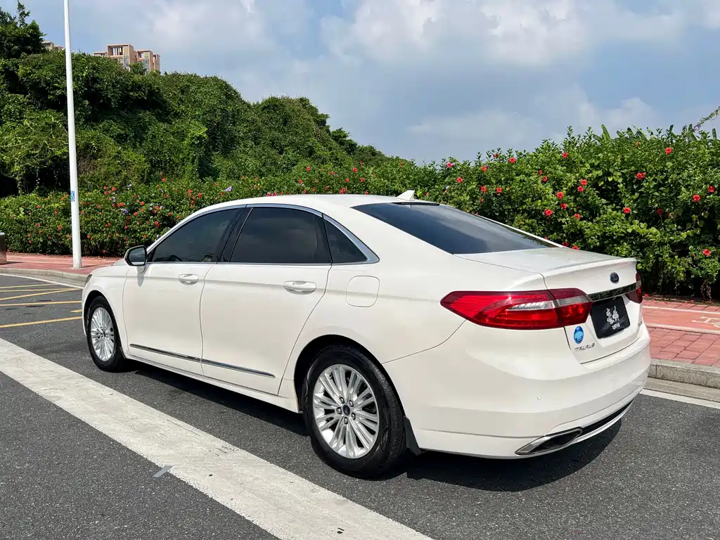 Ford Taurus — миниатюра 4