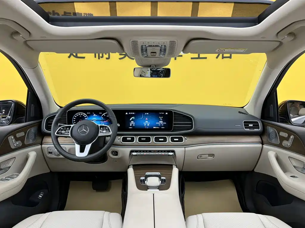 Mercedes-Benz GLE (Import) — миниатюра 43