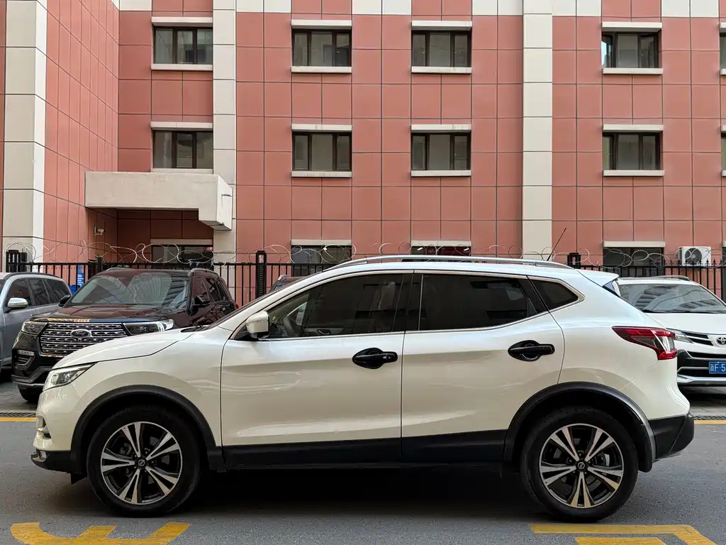 Nissan Qashqai — миниатюра 12