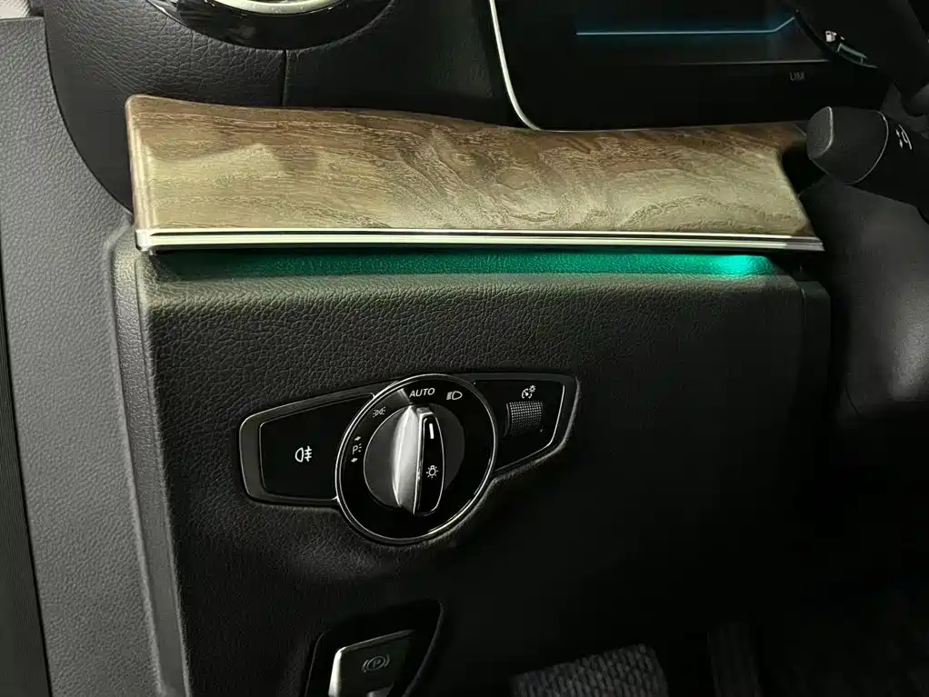 Mercedes-Benz E-Class — миниатюра 15