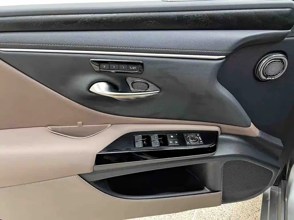 Lexus ES — миниатюра 9