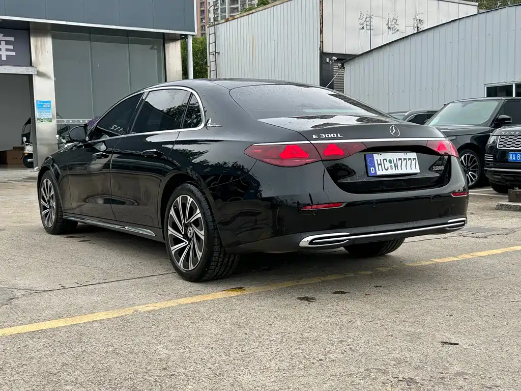 Mercedes-Benz E-Class — миниатюра 4